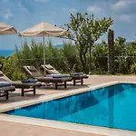 Villa Athina Rose Muszáta